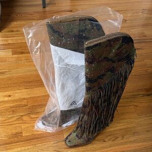 New! Camo healed boot